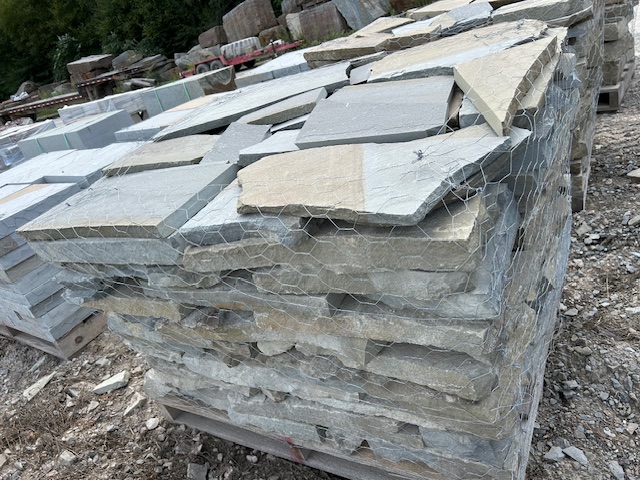 Lot 20: 3 pallets 2"-4" Quarry Colonial 3